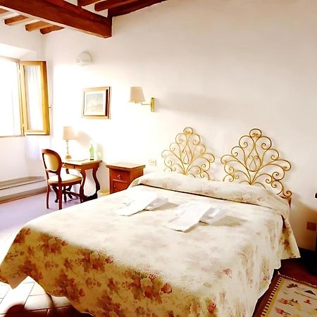 Locanda Il Pino San Gimignano Bagian luar foto