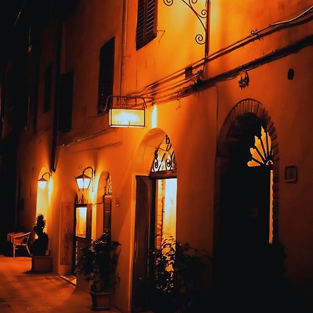Locanda Il Pino San Gimignano Bagian luar foto