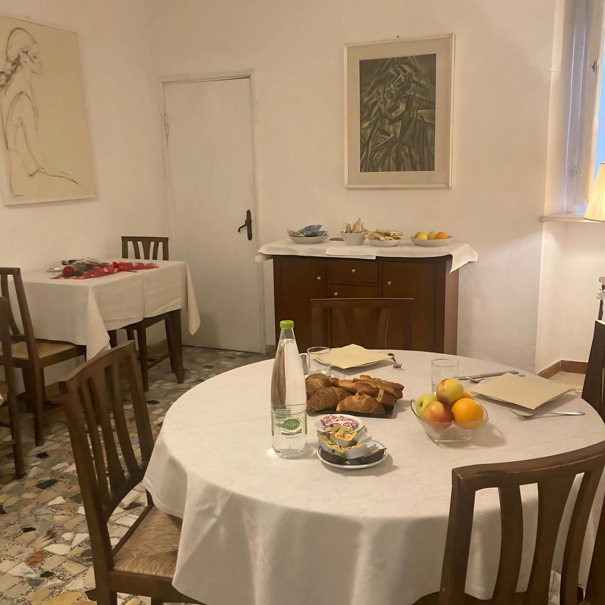 Locanda Il Pino San Gimignano Bagian luar foto