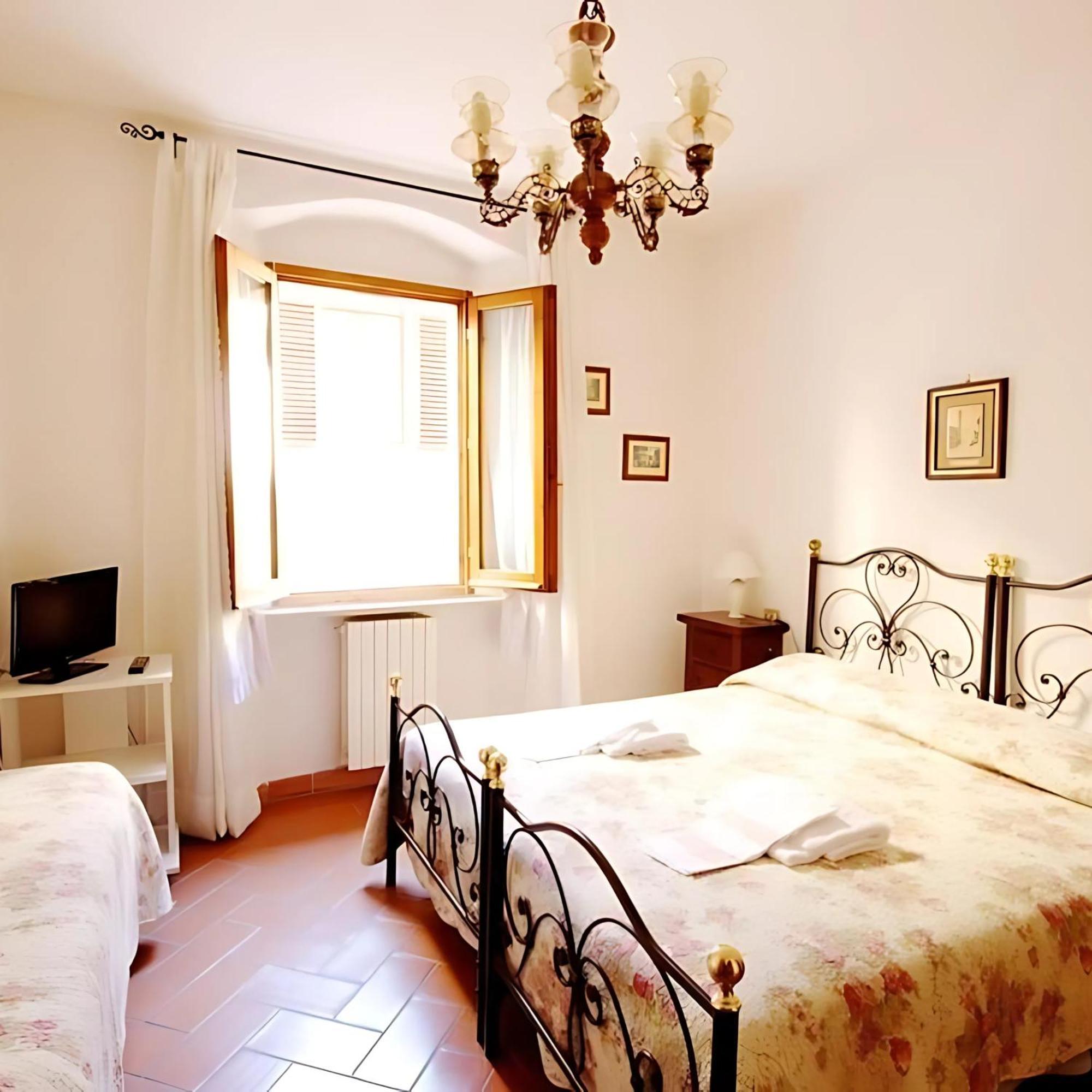 Locanda Il Pino San Gimignano Bagian luar foto