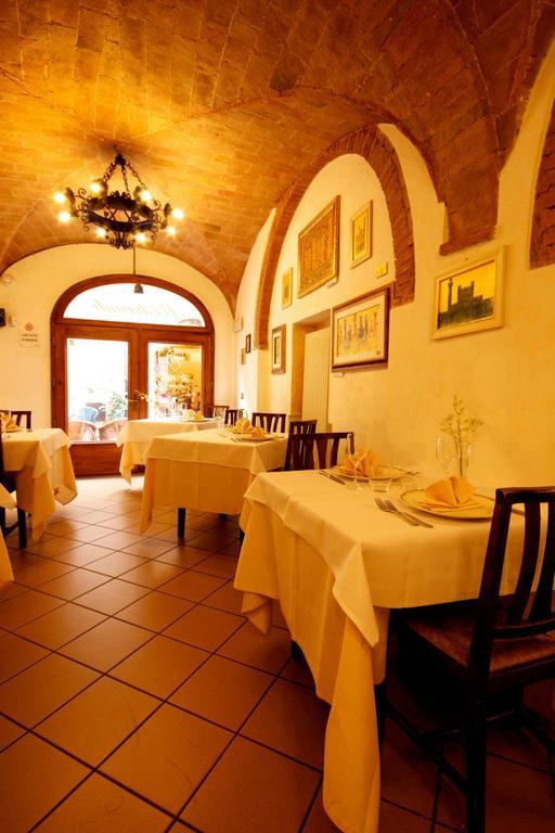 Locanda Il Pino San Gimignano Bagian luar foto