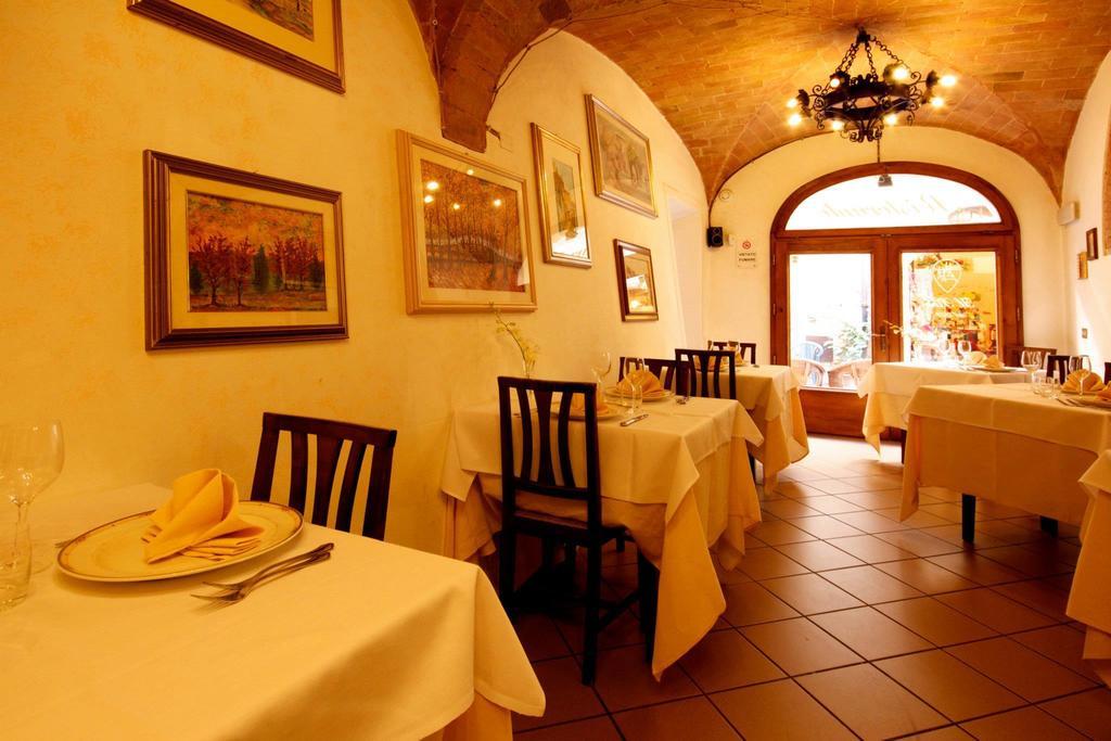 Locanda Il Pino San Gimignano Bagian luar foto